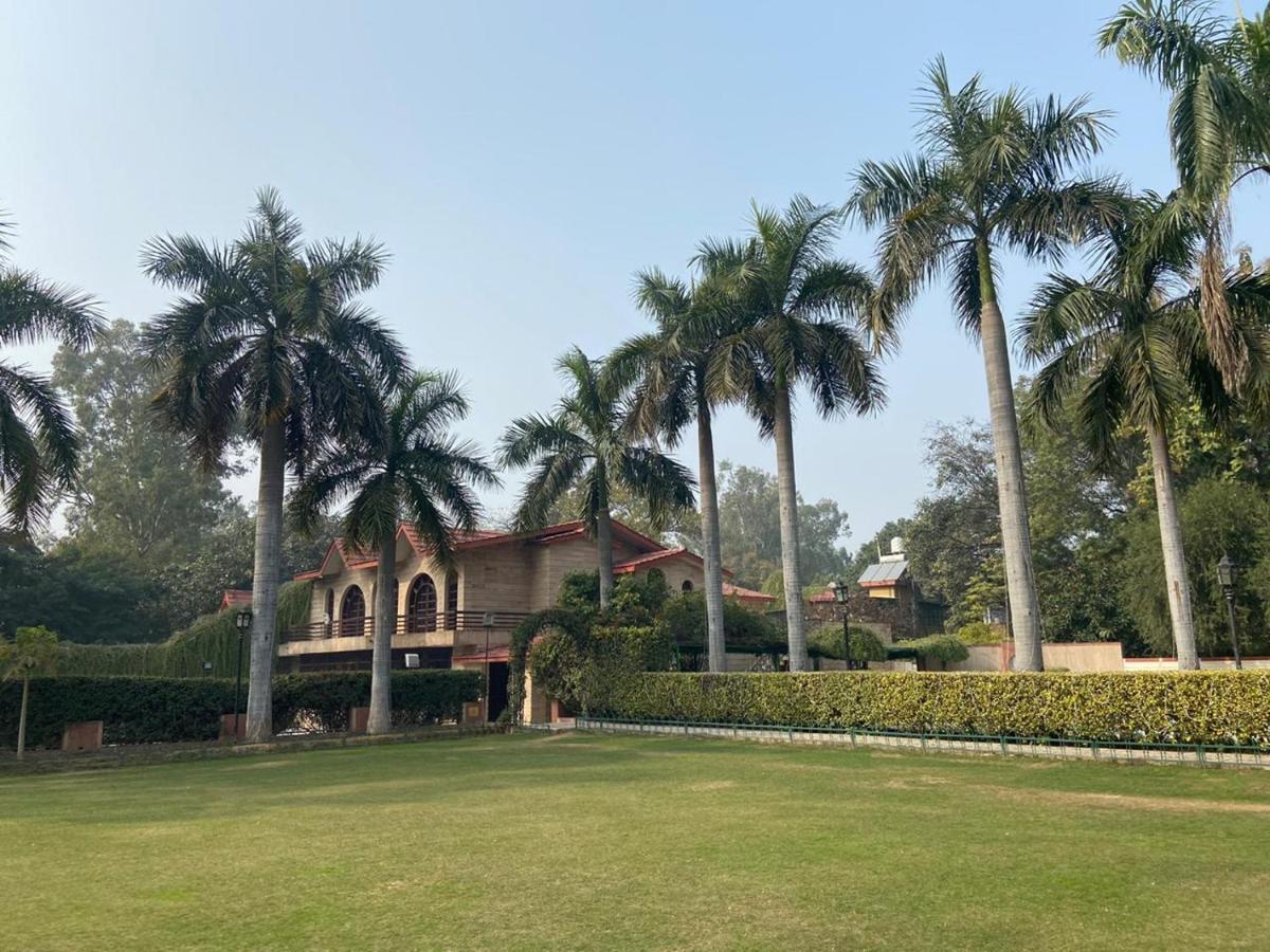 Ashok Country Resort Gurgaon Bagian luar foto